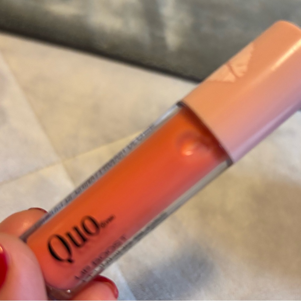 Quo Lip Boost Gloss in Peach